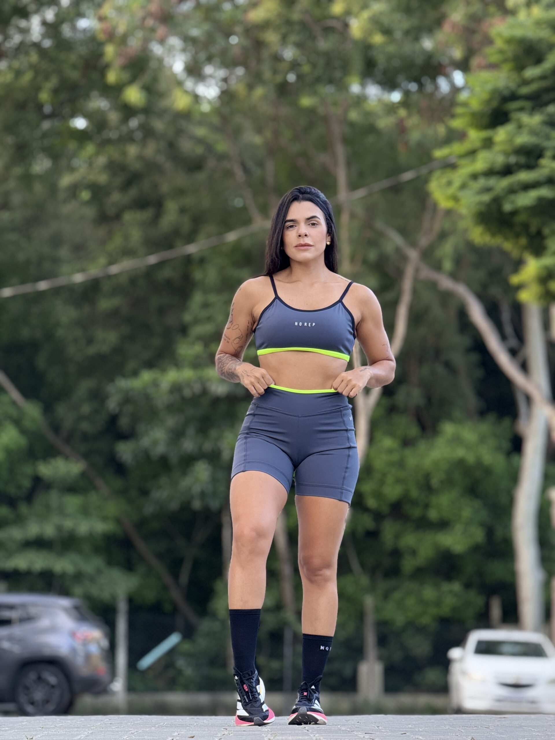 Short Fly Bicolor Line Deep Grey c/ Amarelo Neon