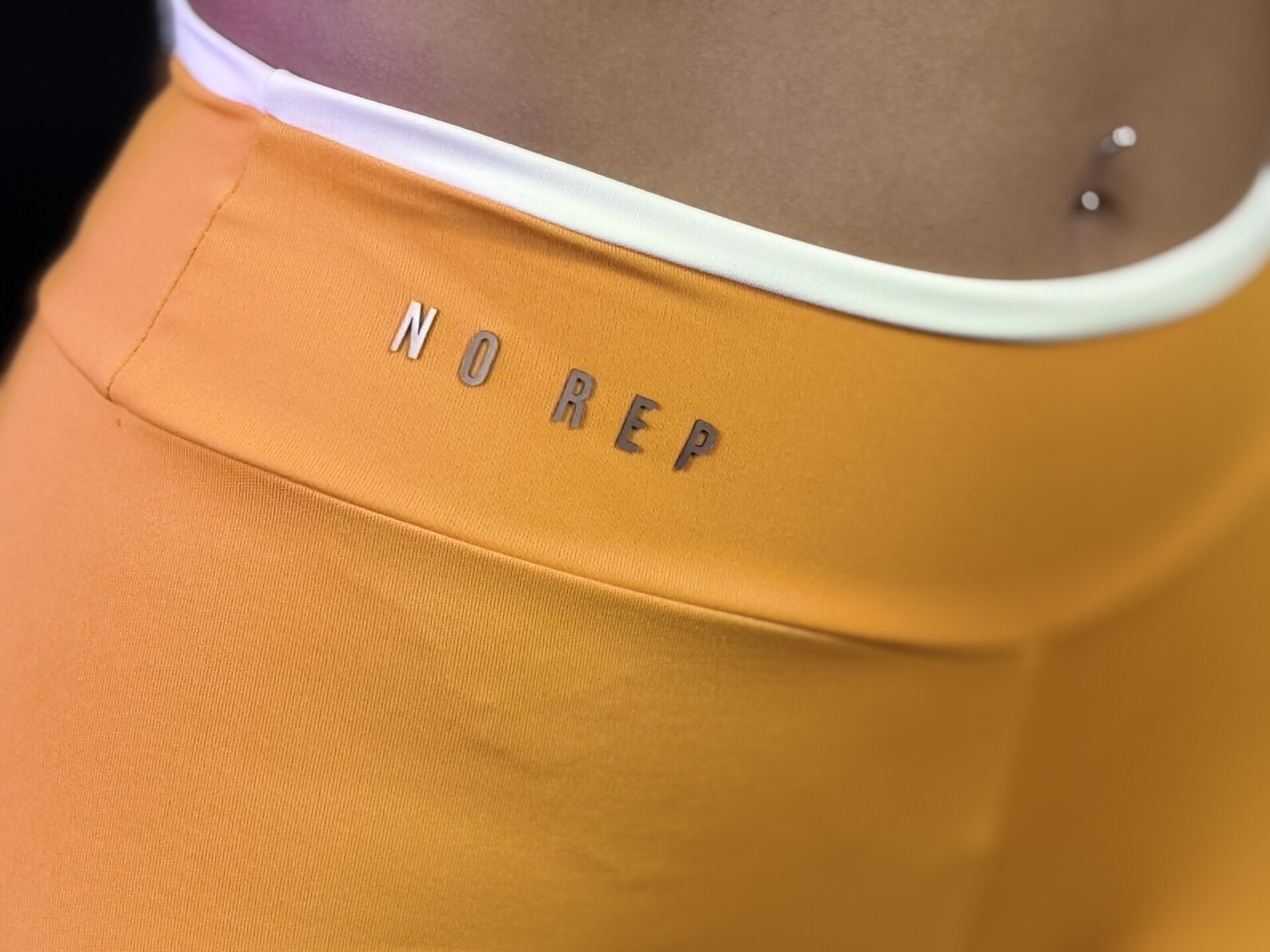 Short Bicolor Line Dusty Yellow c/ Off White - Image 2