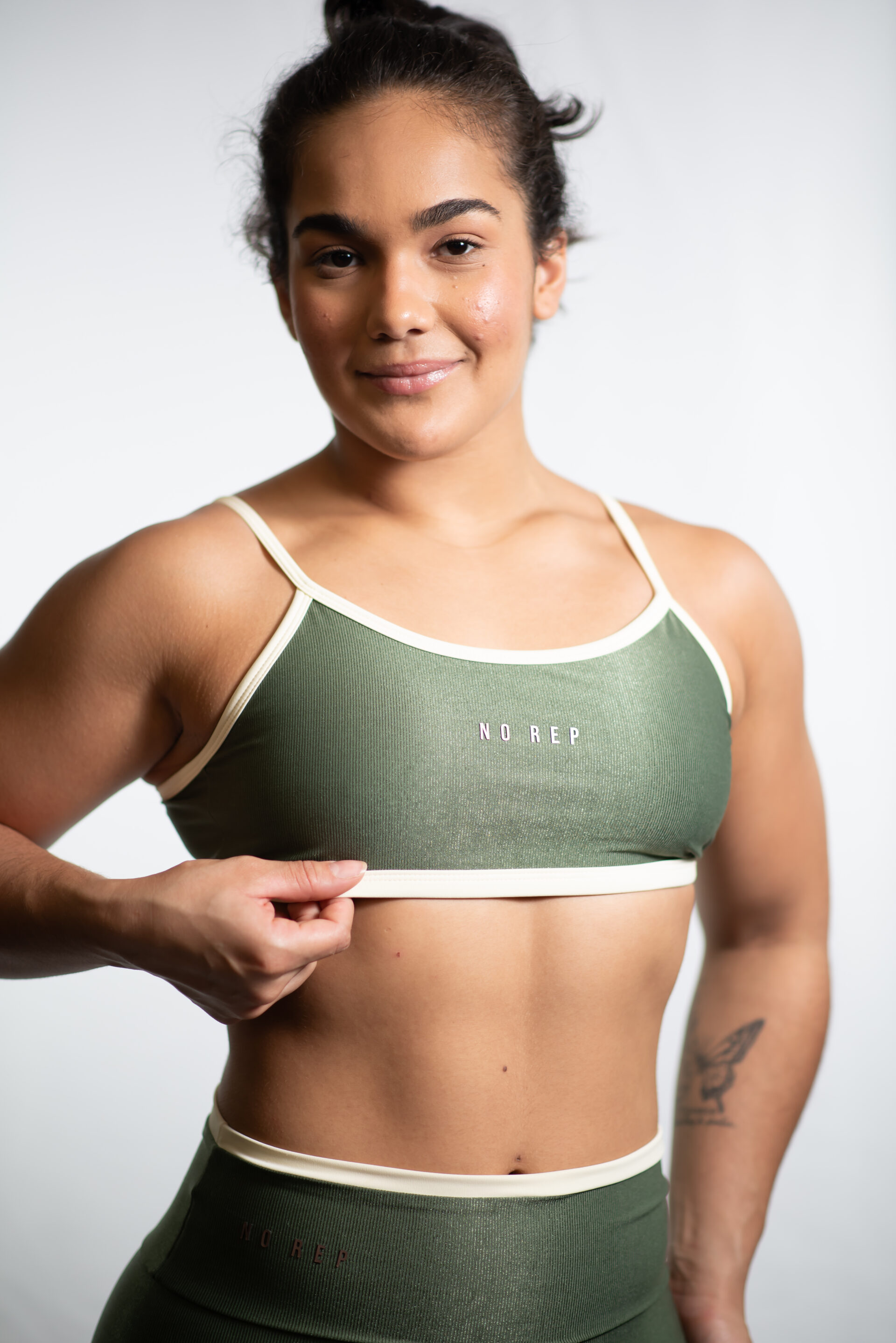 Top New Basic Alta Compressão Army Green Cós e Viés Off White
