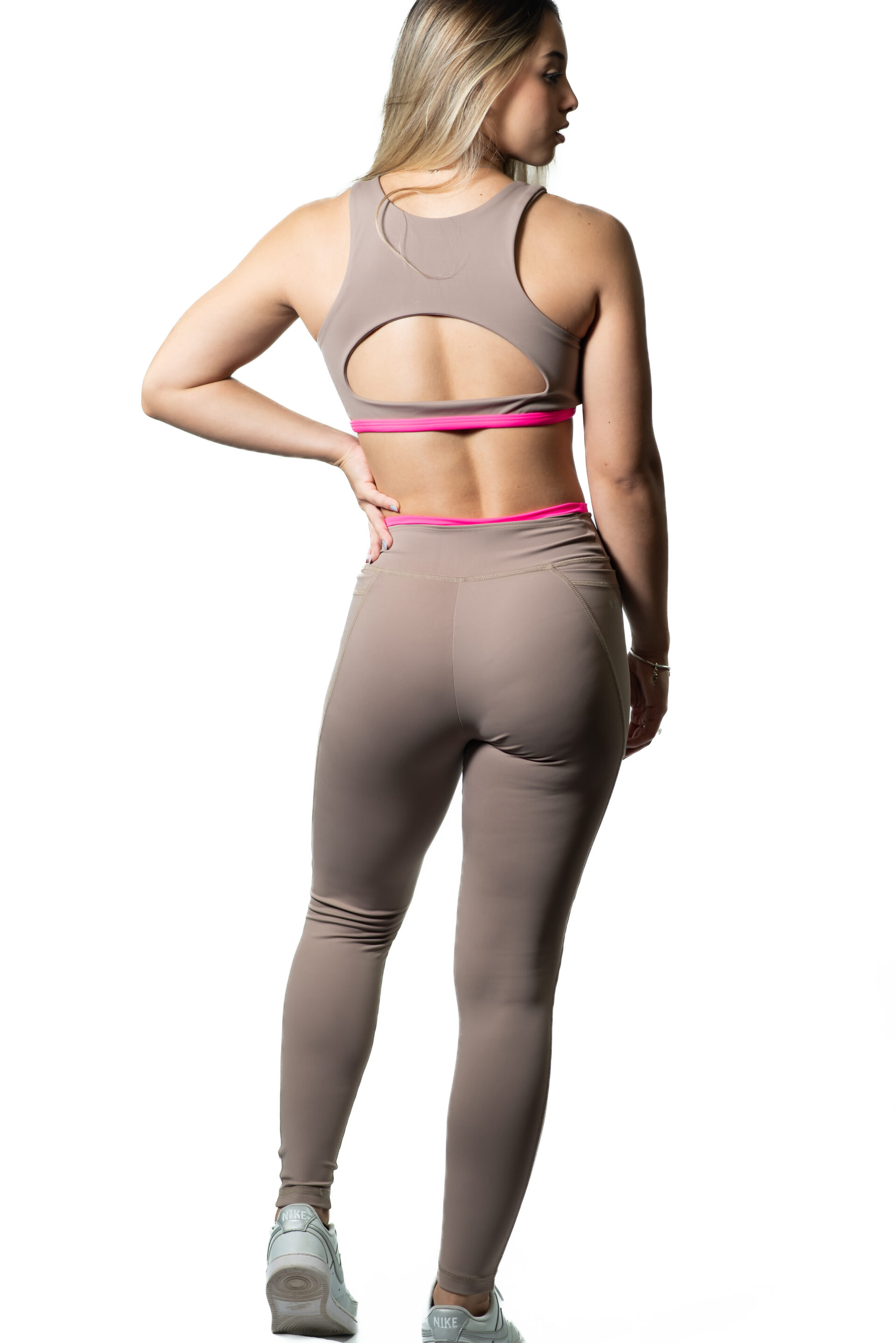 Top New Cropped Dusty Beige Cós Rosa Neon - Image 3