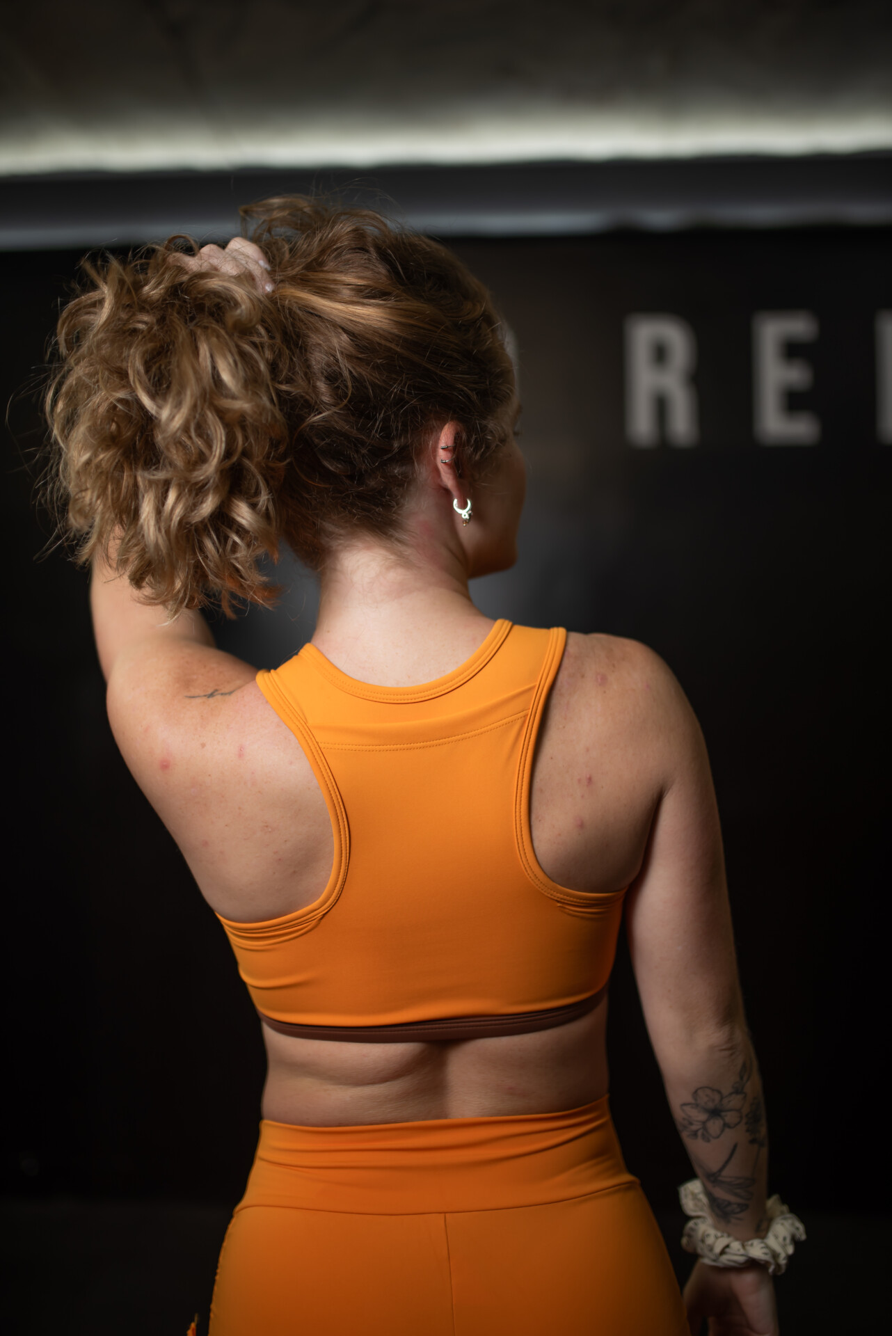 Top Cropped Run Dusty Yellow Cós Brown - Image 2