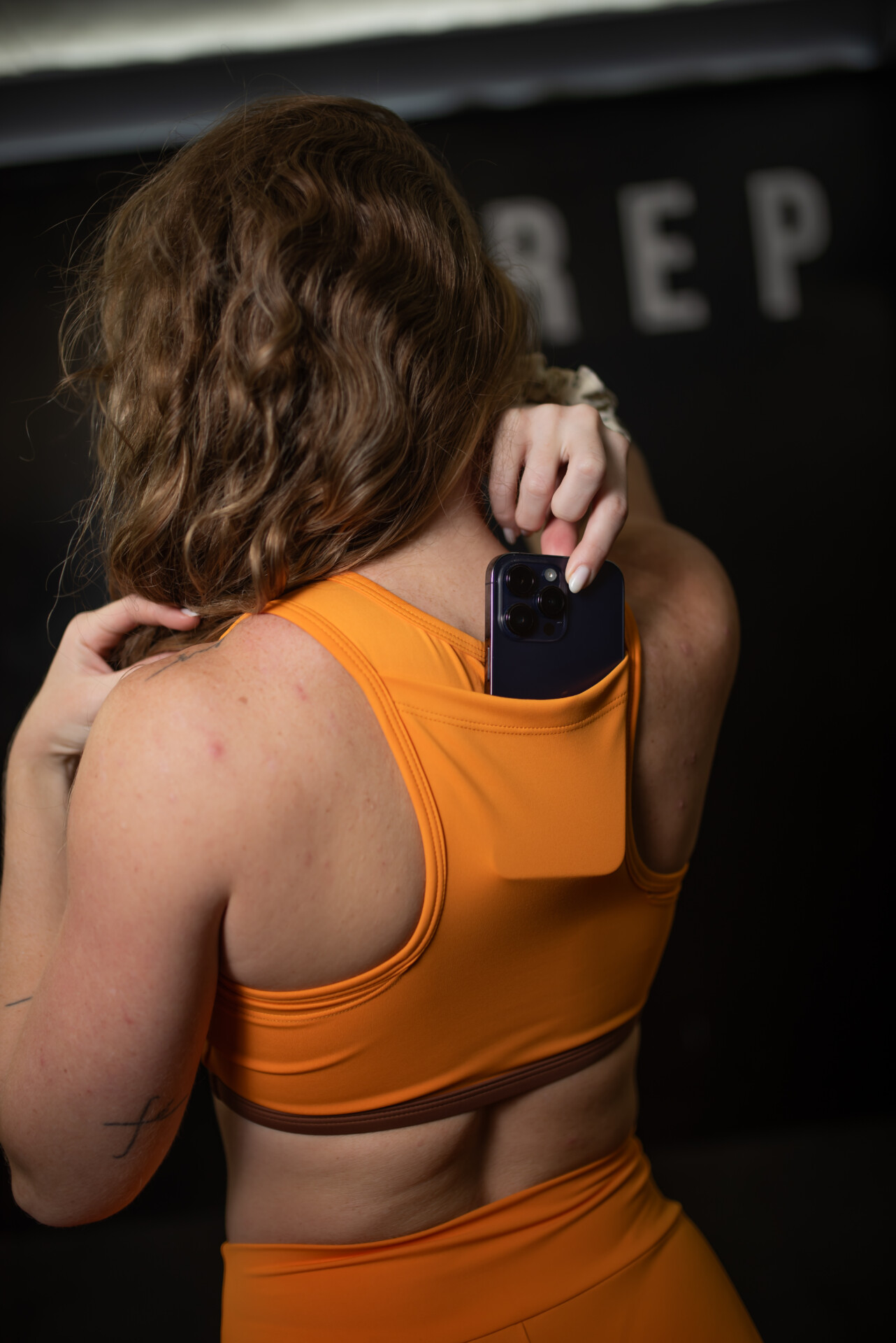 Top Cropped Run Dusty Yellow Cós Brown - Image 3