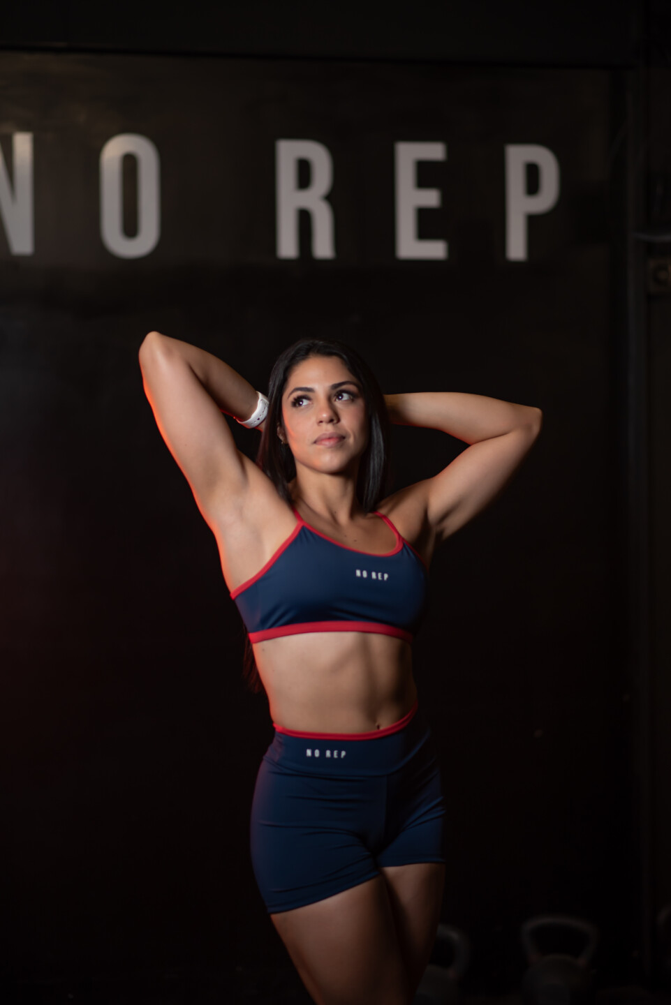 Top New Basic Deep Blue Cós e Viés Vermelho - Image 3