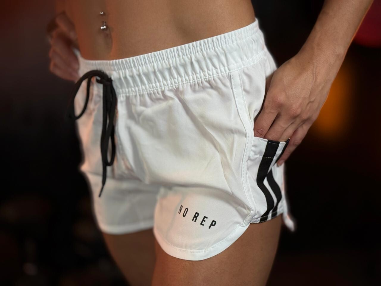 Short Tactel Feminino Branco c/ Listras Pretas - Image 2