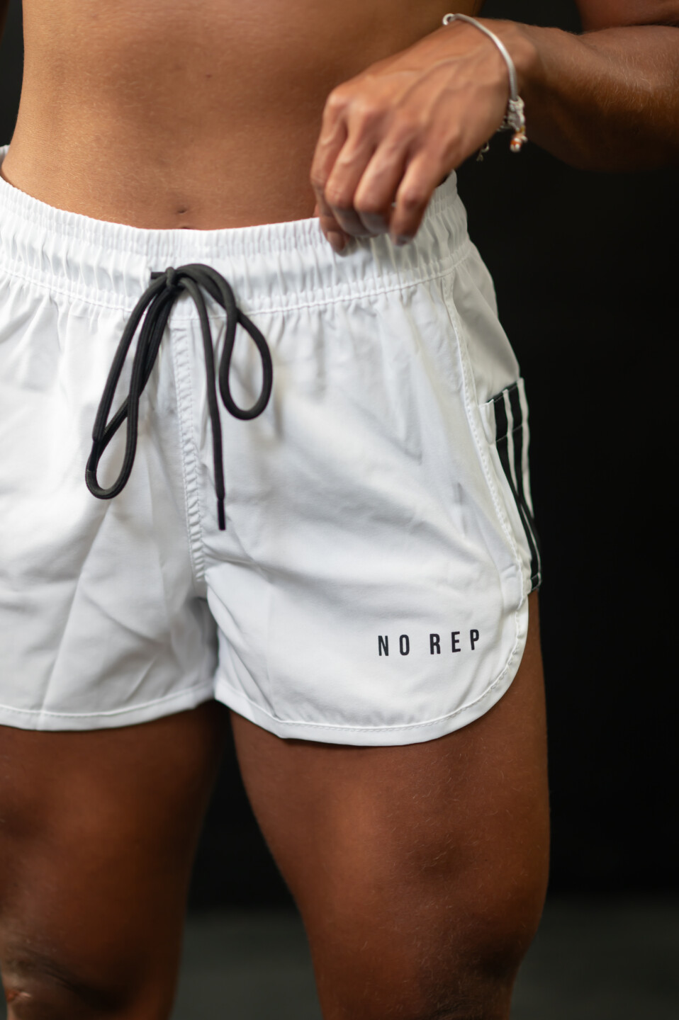 Short Tactel Branco c/ Listras Pretas - Image 2