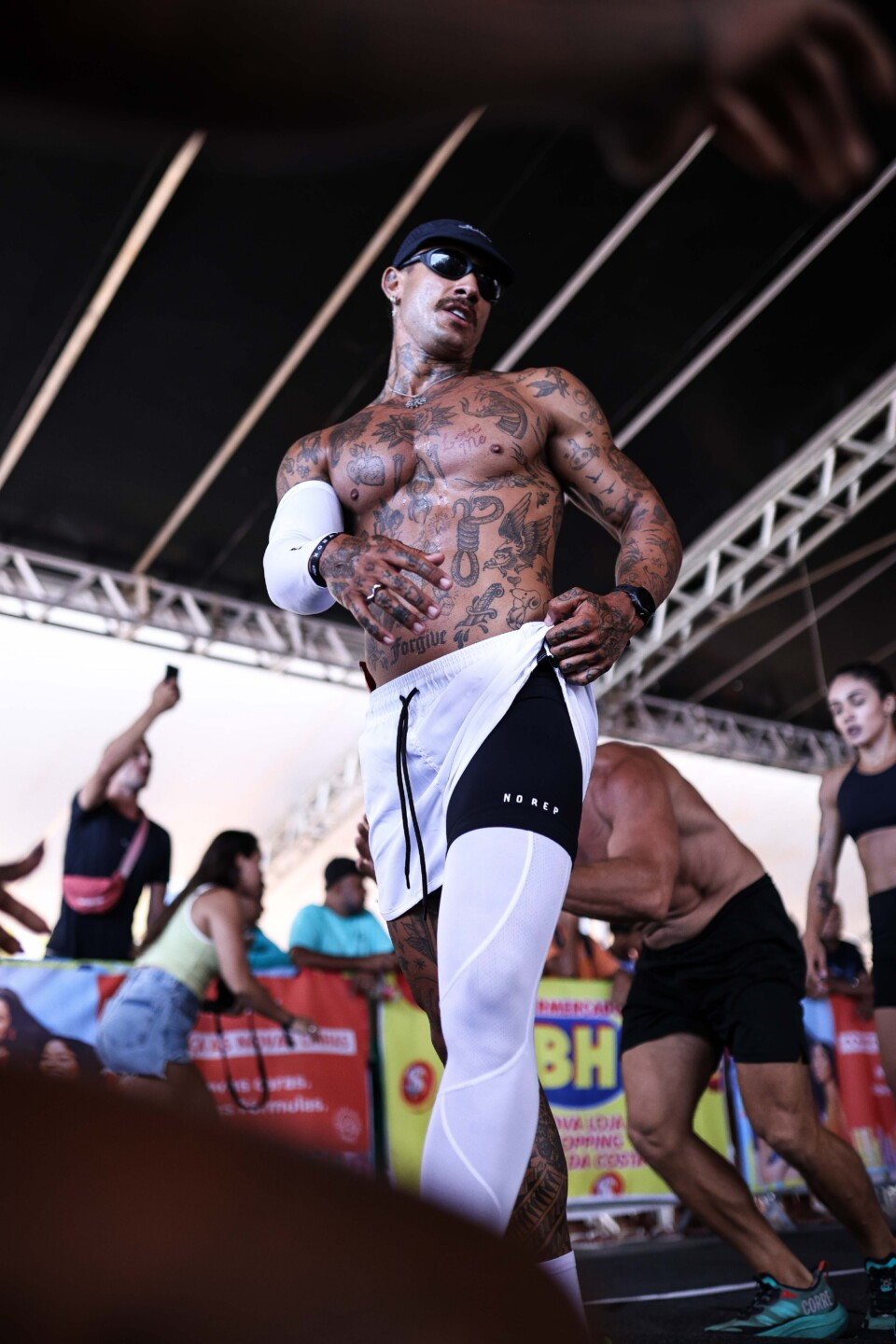 Short Tactel Branco c/ Listras Pretas