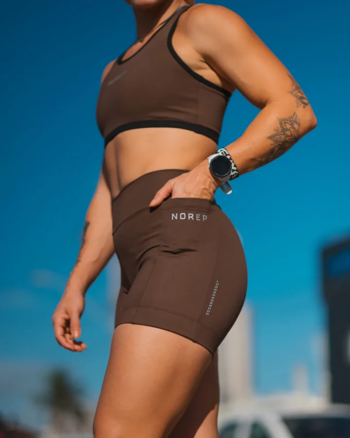 Alternative view of Top Cropped Run Deep Brown Cós e Viés Preto