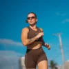 Top Cropped Run Deep Brown Cós e Viés Preto - Imagem 3