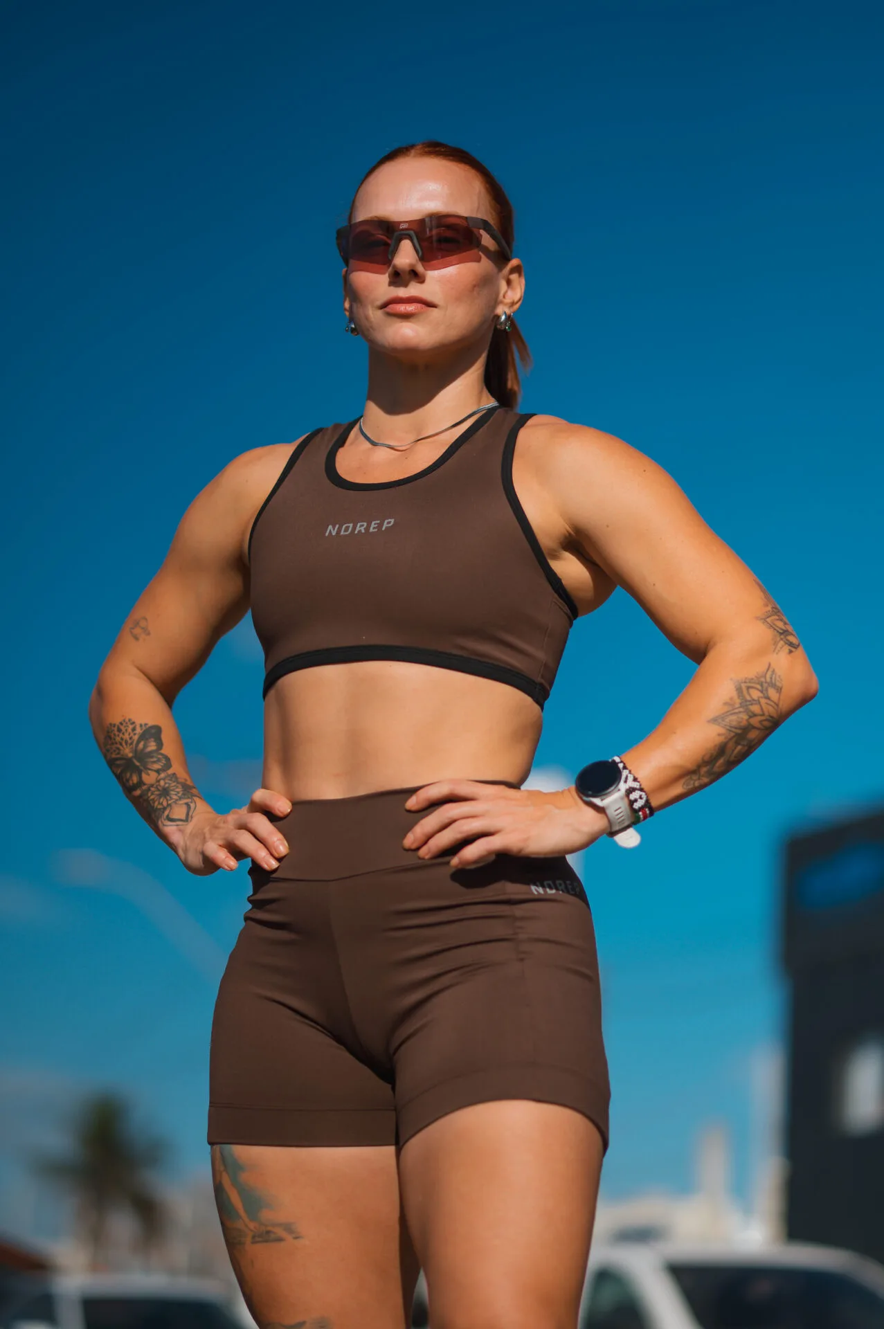 Top Cropped Run Deep Brown Cós e Viés Preto